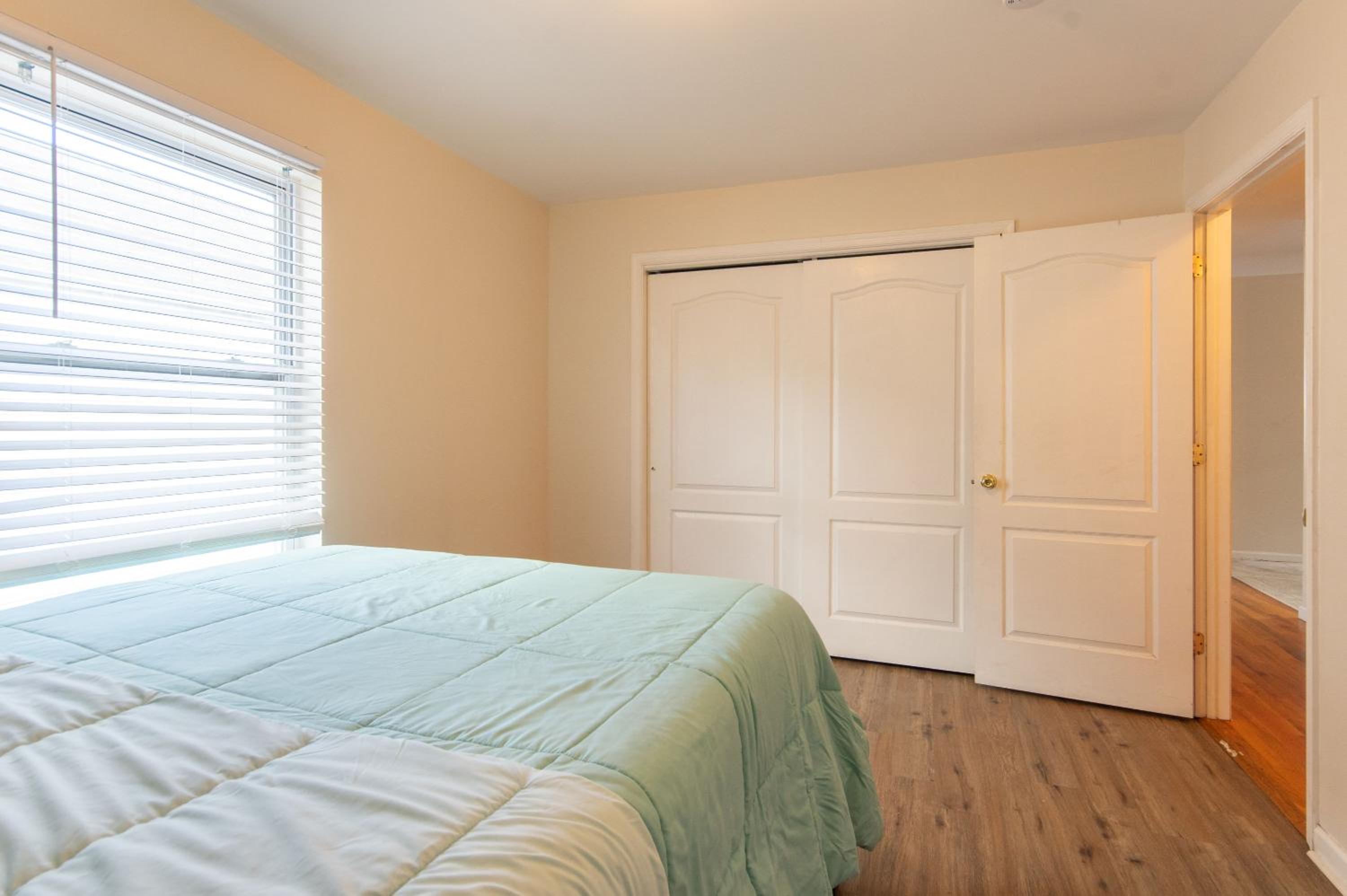 4 Bedroom-Airport Convient