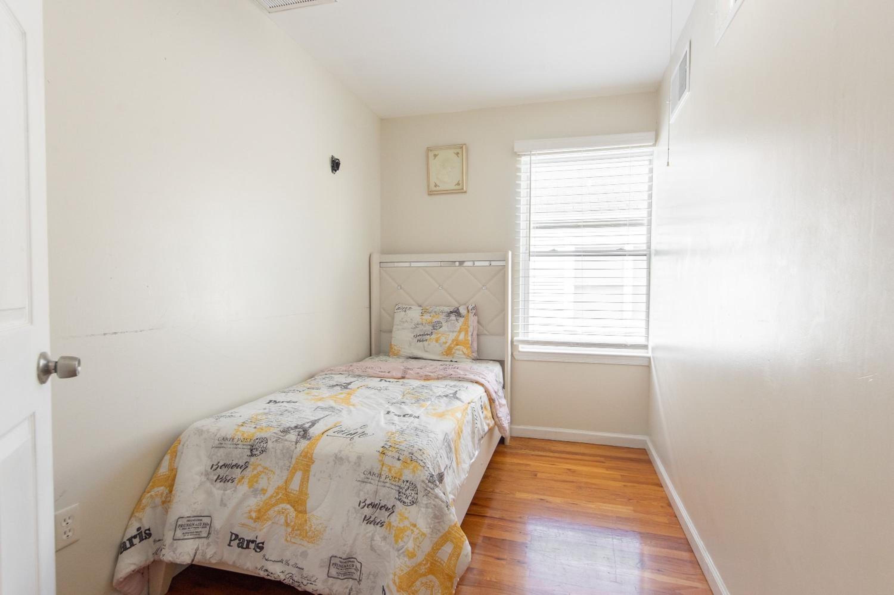 4 Bedroom-Airport Convient