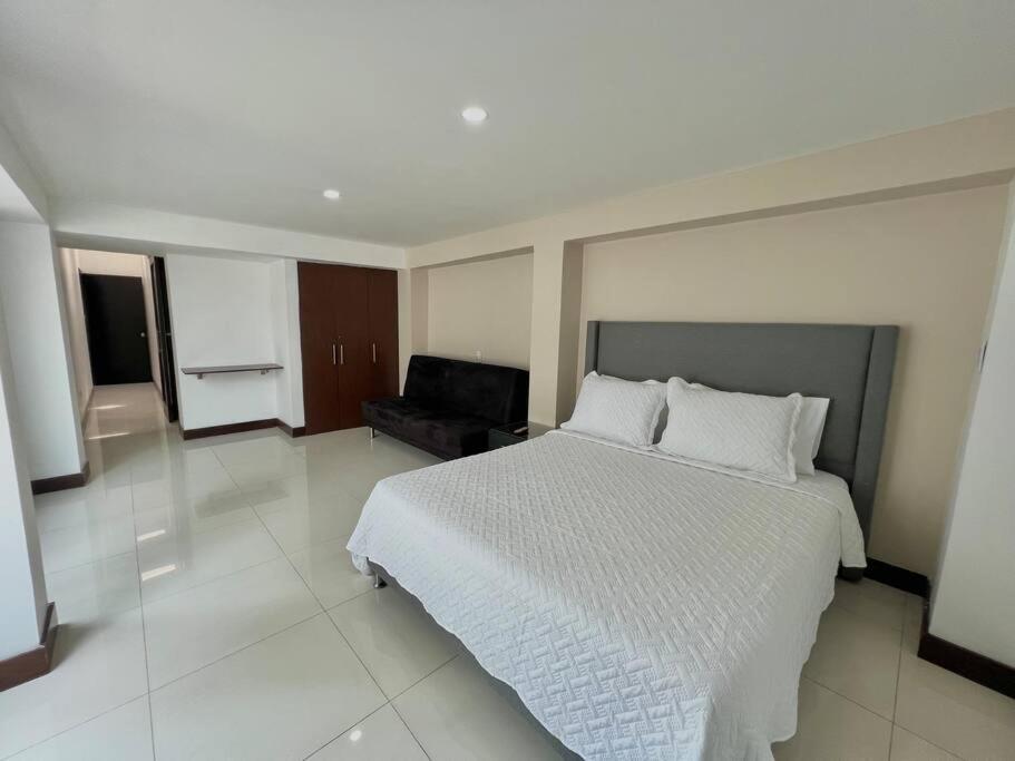 Private Jacuzzi 3 Bedroom apartment in Provenza cartagena