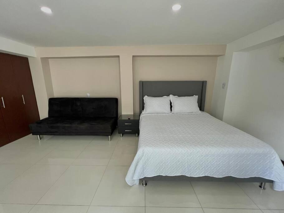 Private Jacuzzi 3 Bedroom apartment in Provenza cartagena