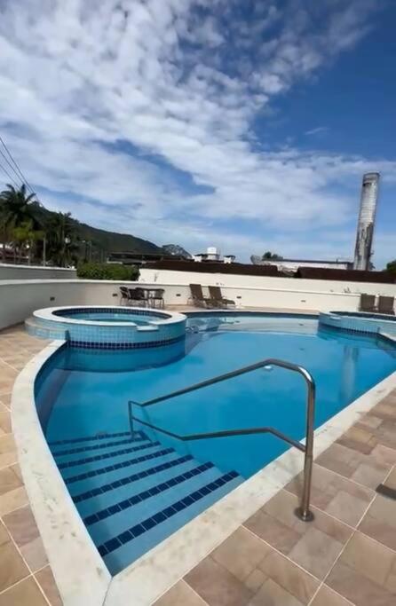 Apartamento lindo na praia da enseada - Ubatuba