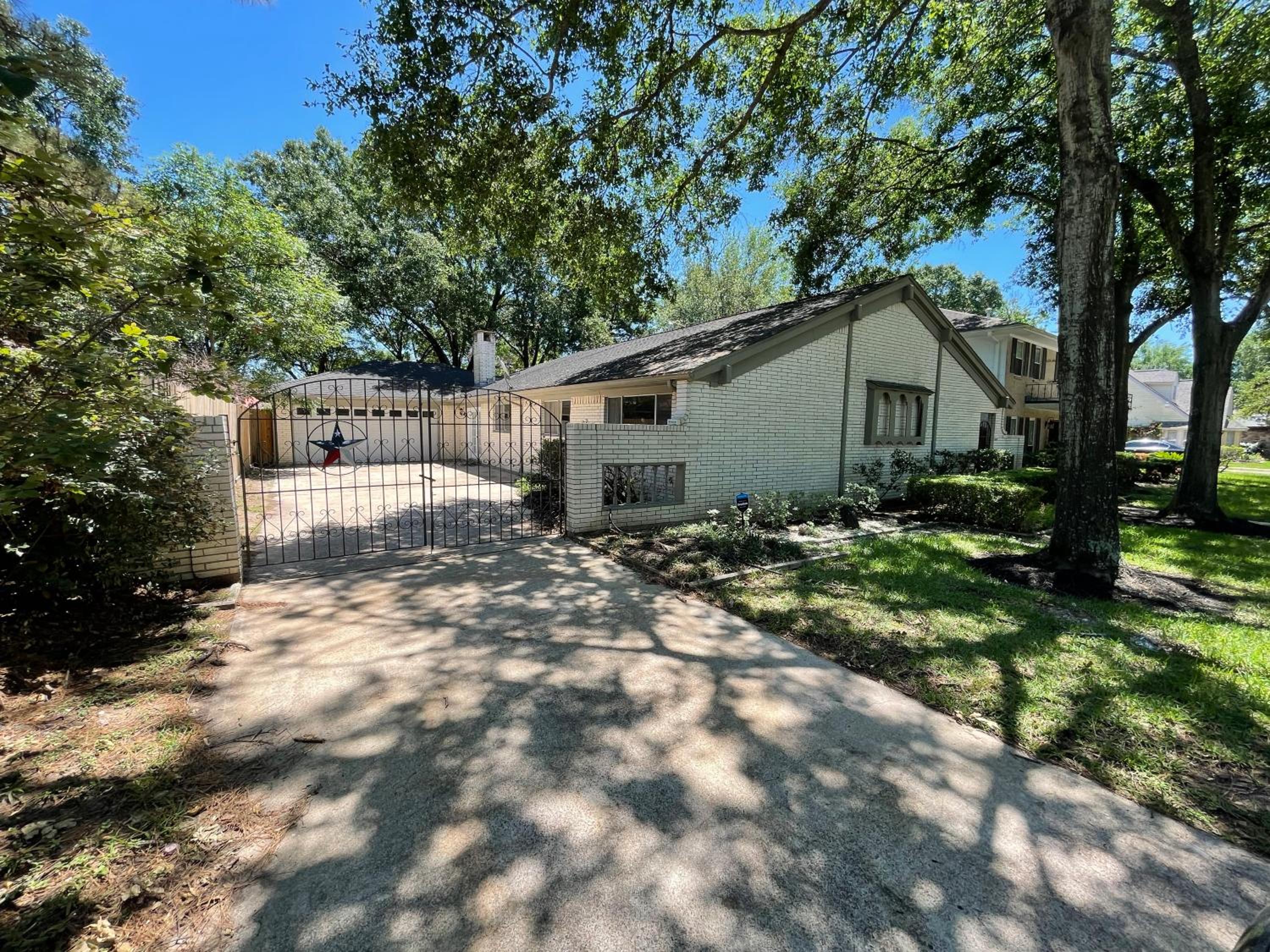 Vintage Oasis - Between IAH airport and downtown view 3