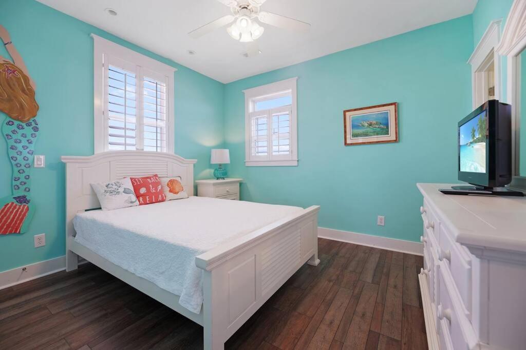 Charming Canal Home with Private Heated Pool and Boat Lift