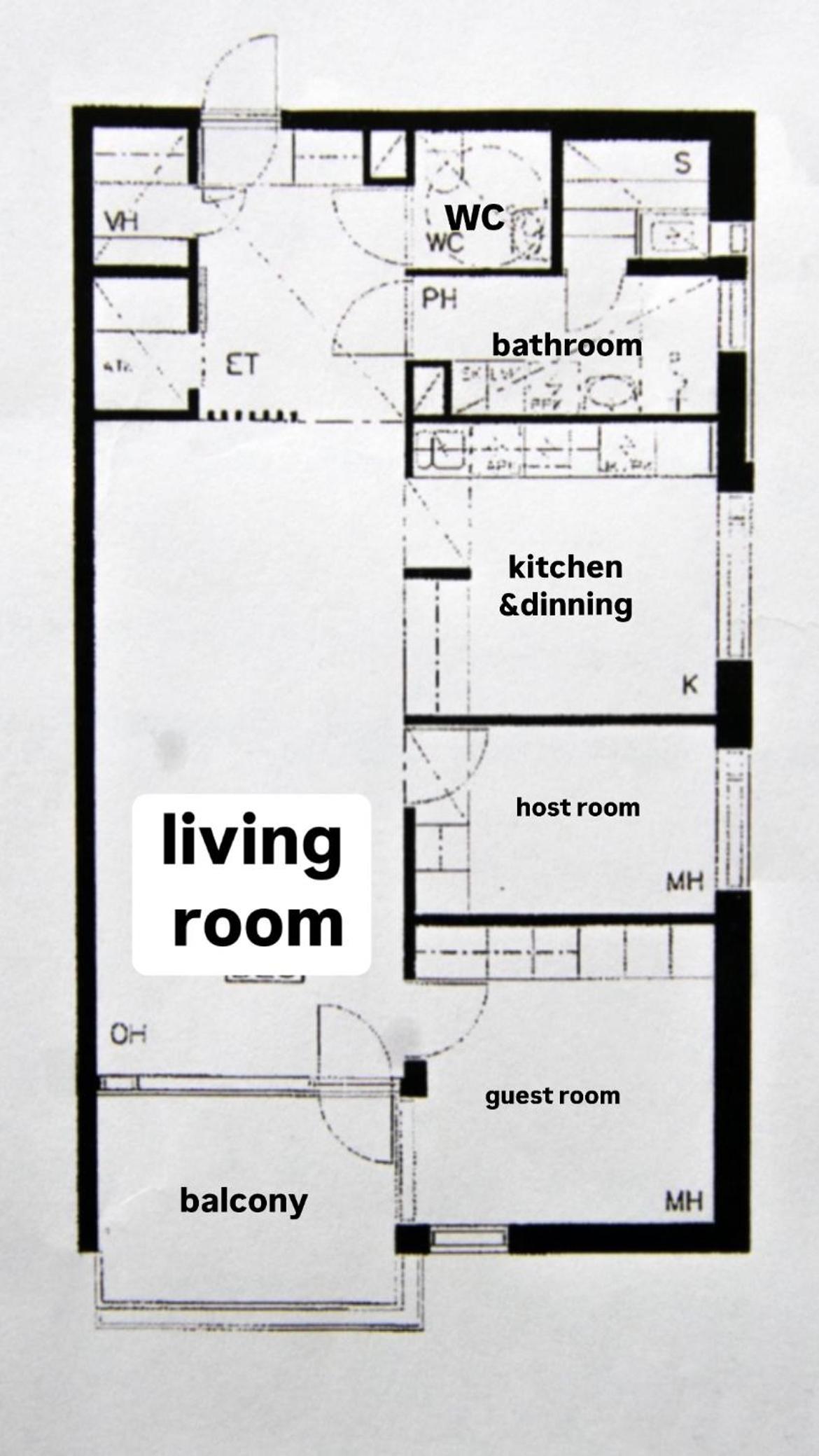 King-size bed private room in shared apartment near Sello