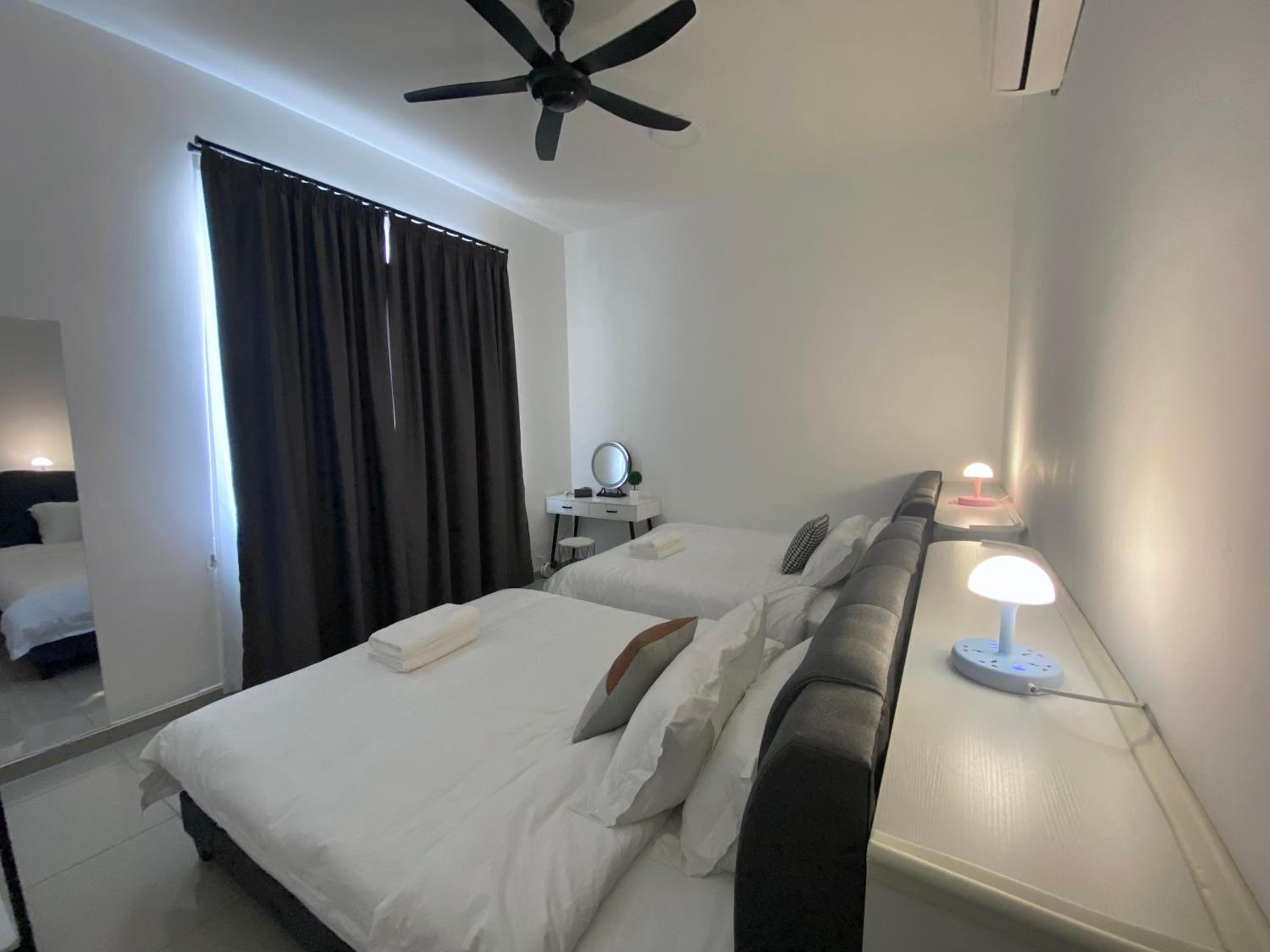 Bukit Indah - Room with Private Bathroom 1-4Pax