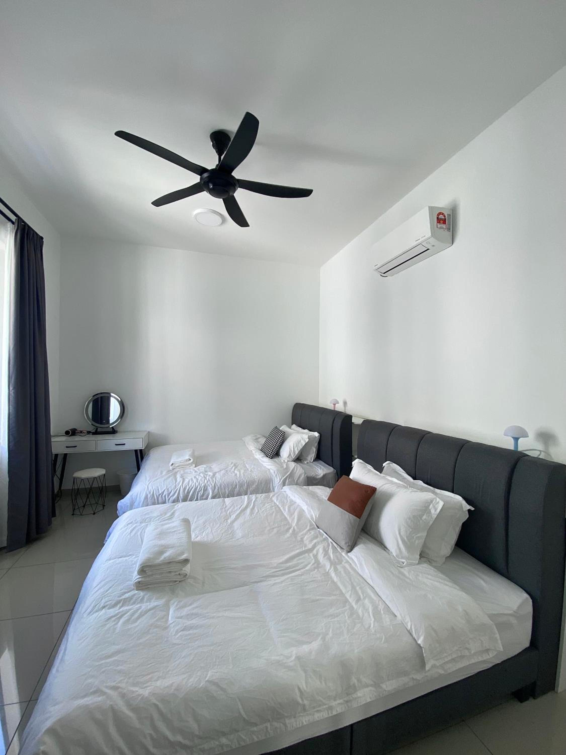 Bukit Indah - Room with Private Bathroom 1-4Pax