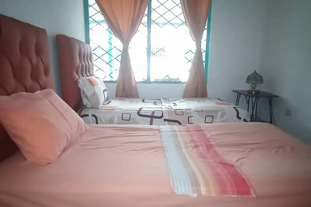 Agradable cabaña con piscina