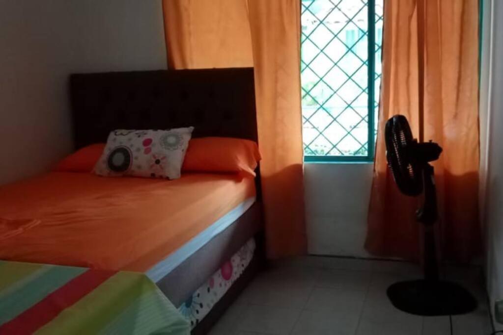 Agradable cabaña con piscina