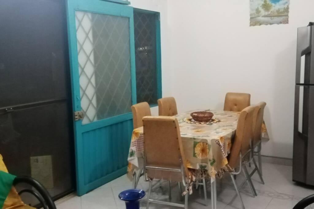 Agradable cabaña con piscina