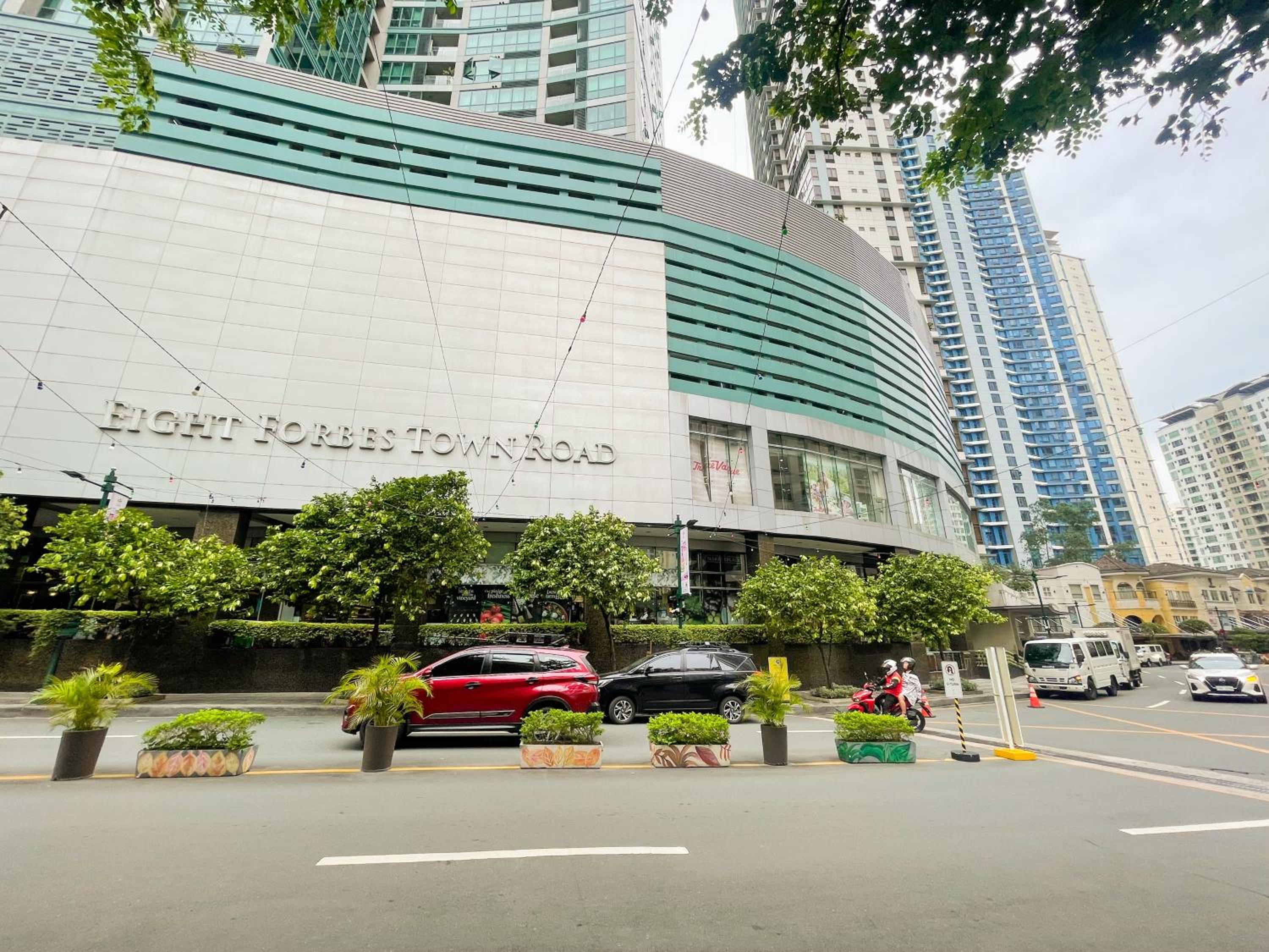 Best Staycation in BGC Central #aatft13j view 3