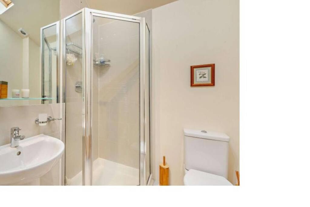 Northamptonshire stone cottage - April Cottage view 3