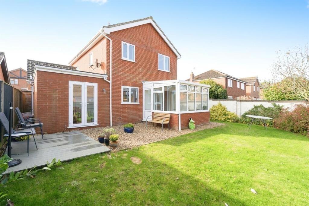 SeaCross family friendly home sleeps 7 Entire home in the seaside town of Sheringham Norfolk United Kingdom 7 guests 4 Bedrooms 5 beds 1 Bathroom and 1 dow view 2