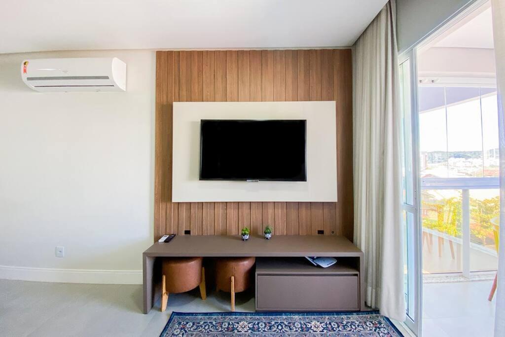 Apartamento poucos metros da praia de Palmas - 0112