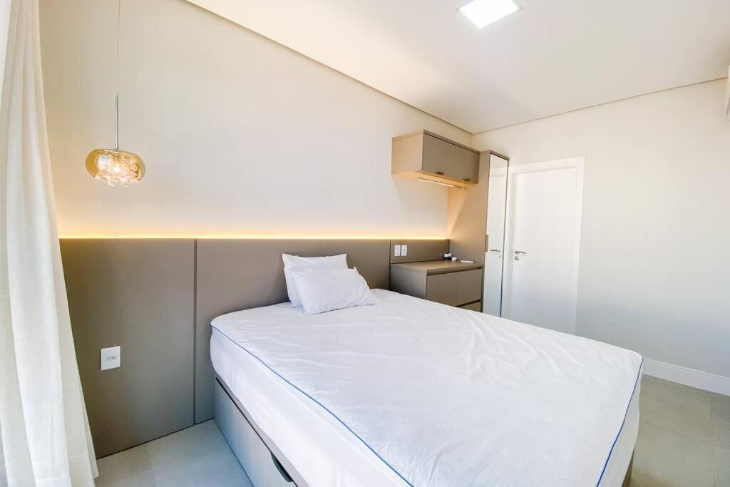 Apartamento poucos metros da praia de Palmas - 0112