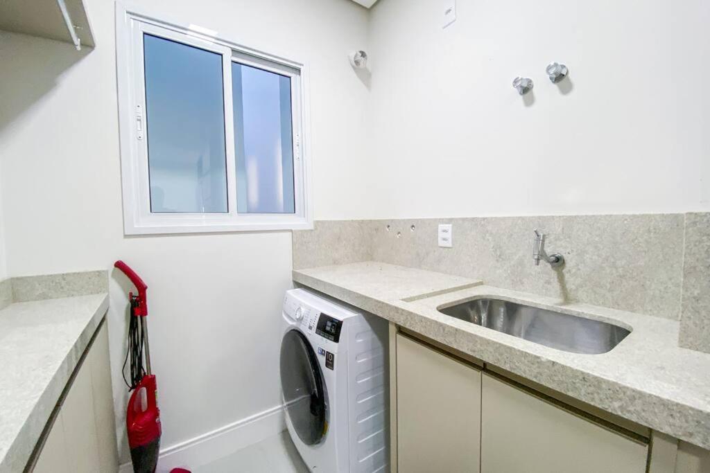 Apartamento poucos metros da praia de Palmas - 0112