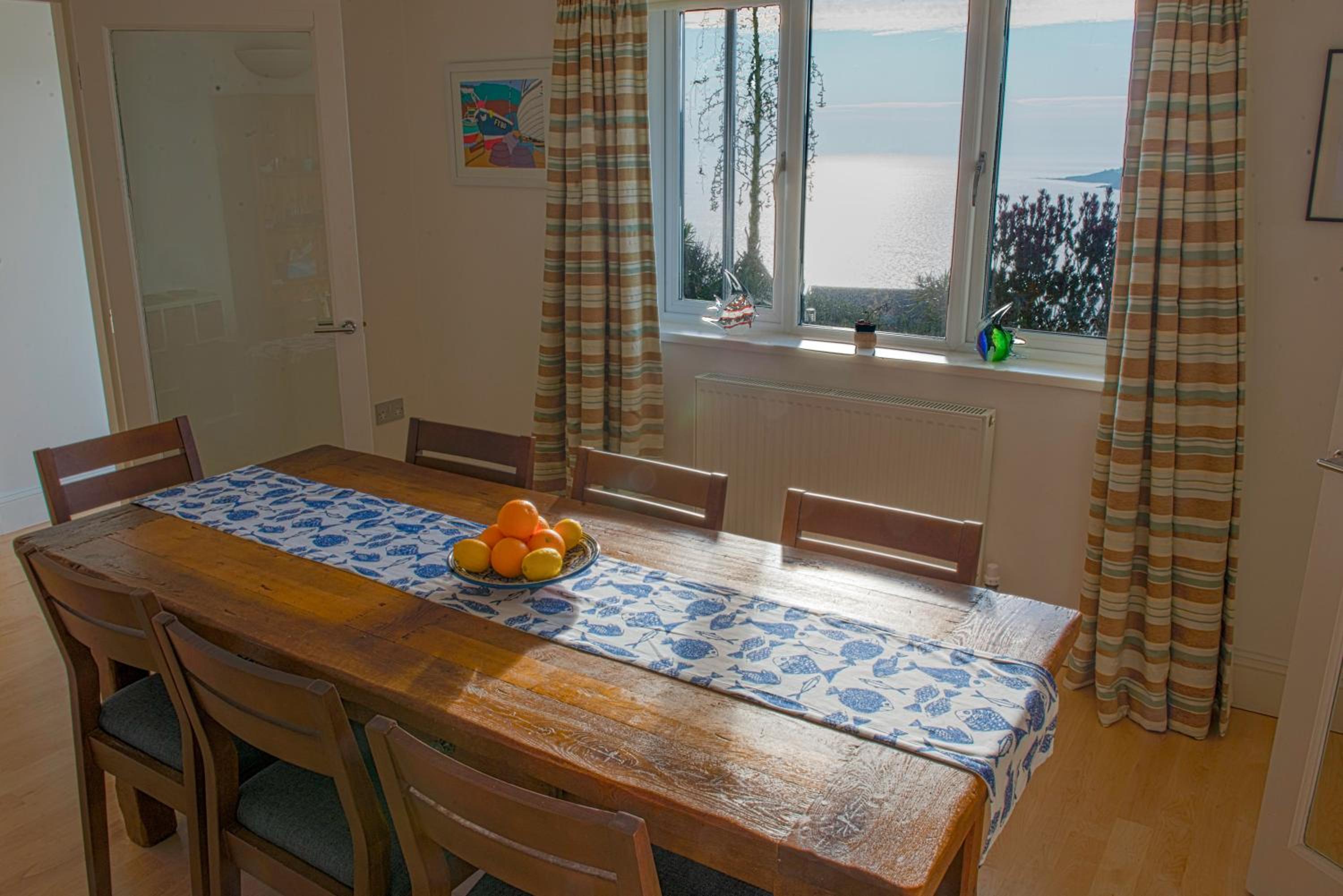 Ocean View, 5 bedrooms sleeps 10, stunning views, parking x4
