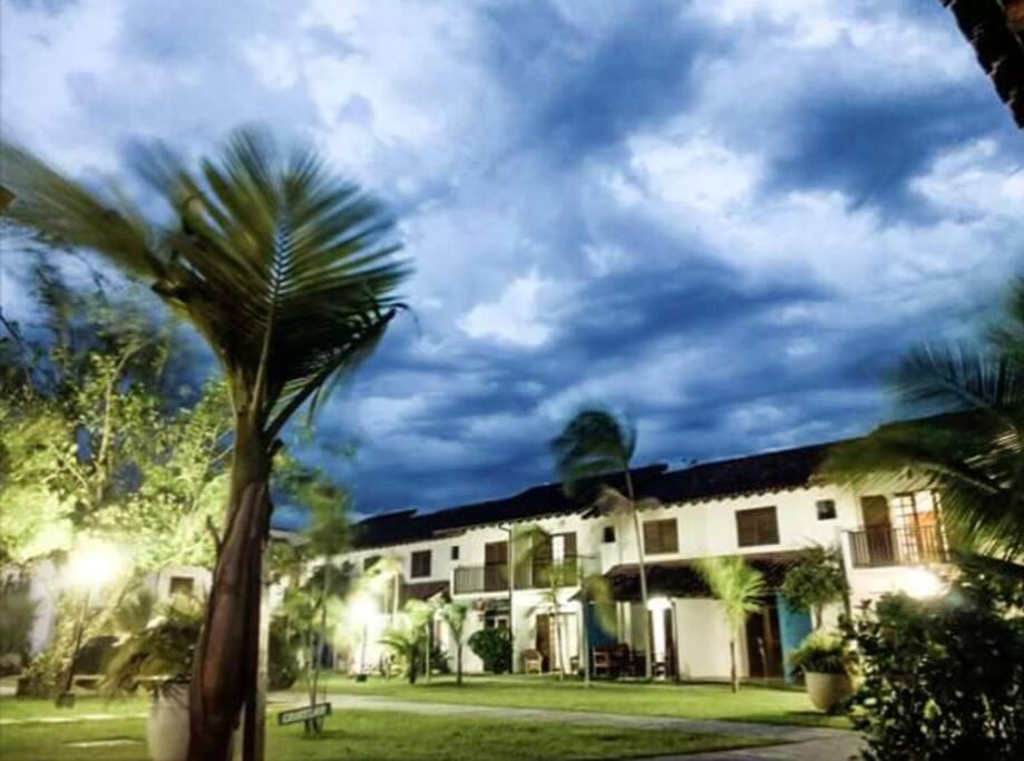 Condomínio maravilhoso e familiar, 03 dorm com 01 suíte