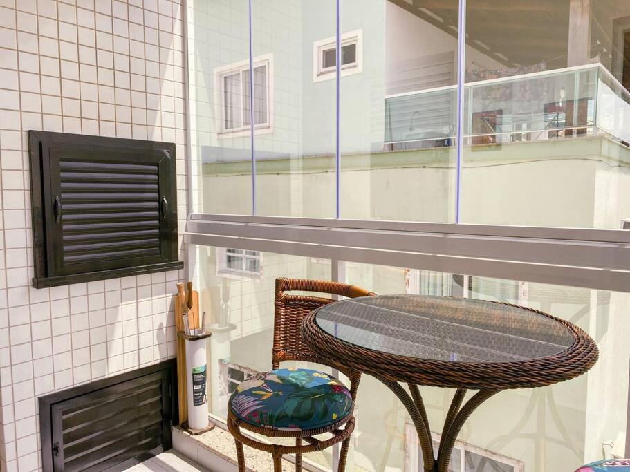 Apto encantador, prédio novo com piscina - 0116