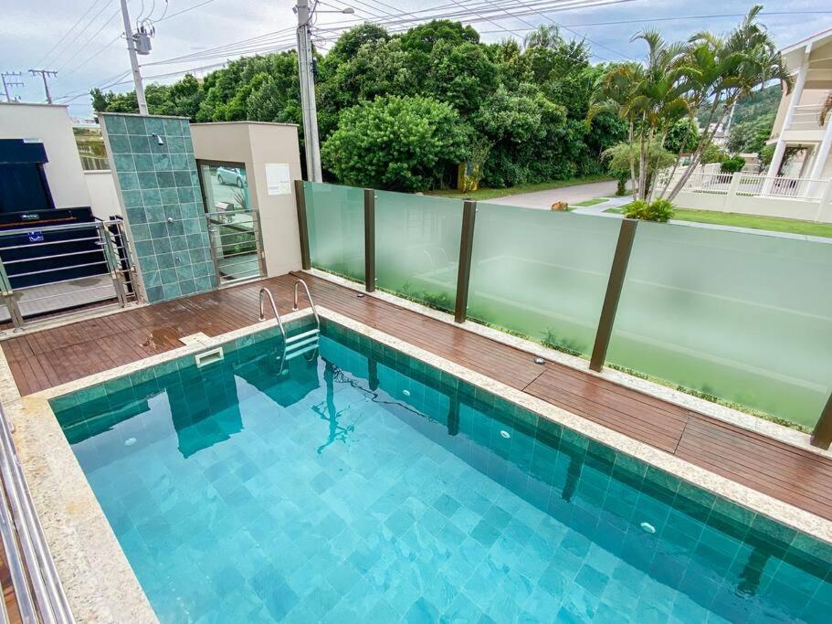 Apto encantador, prédio novo com piscina - 0116