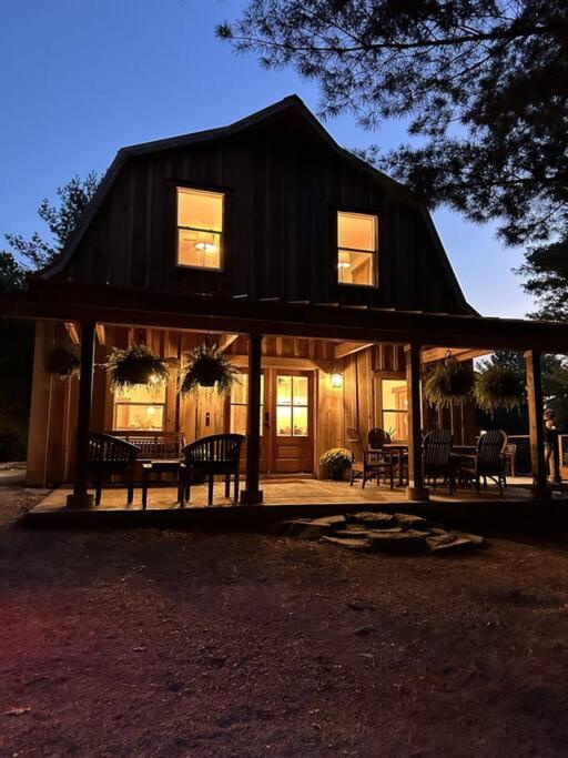 Seymour Vacations - Secluded with Hot tub, Pool table, Arcade, Fishing andTheater Room - Property Image 1