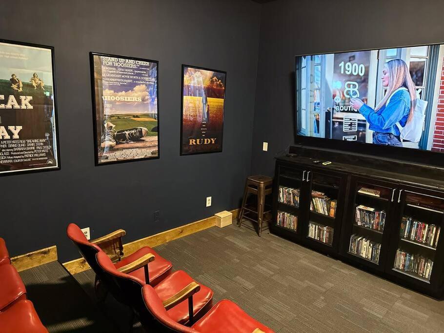 Secluded with Hot tub, Pool table, Arcade, Fishing andTheater Room view 5