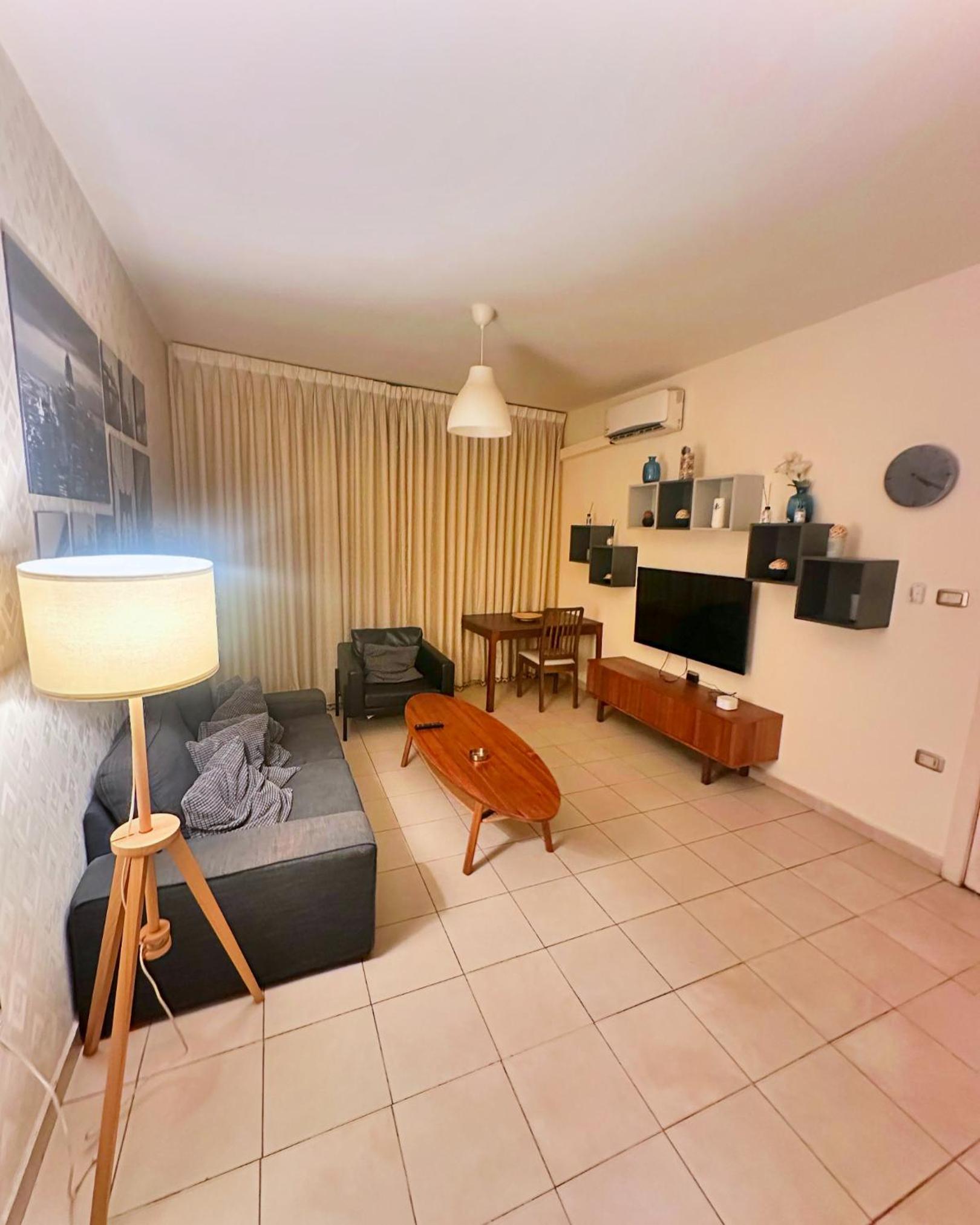 RZ Apartments Modern 1BR Apartment Near US Embassy view 2