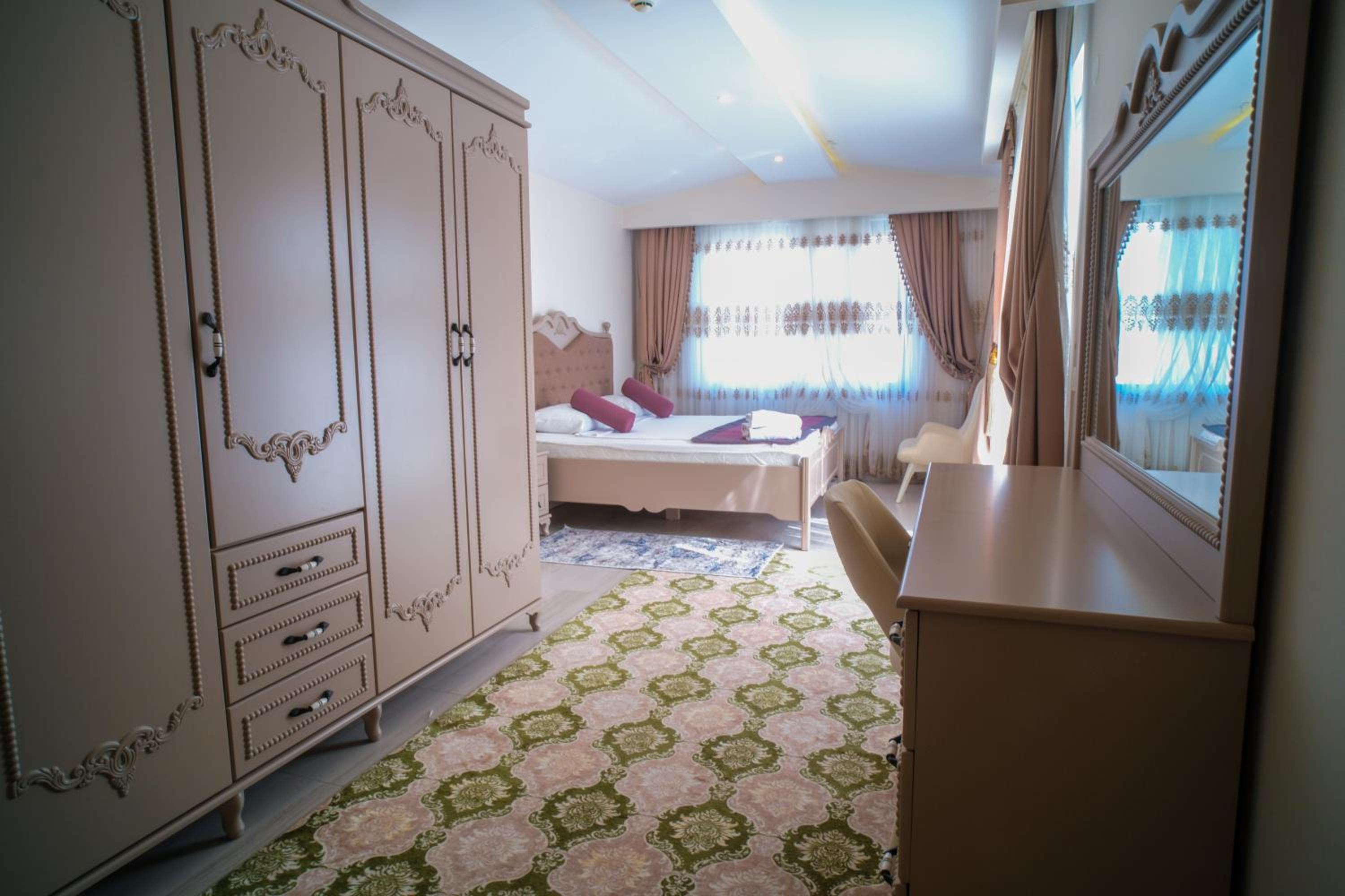 Graf Victor Otel - Image 34