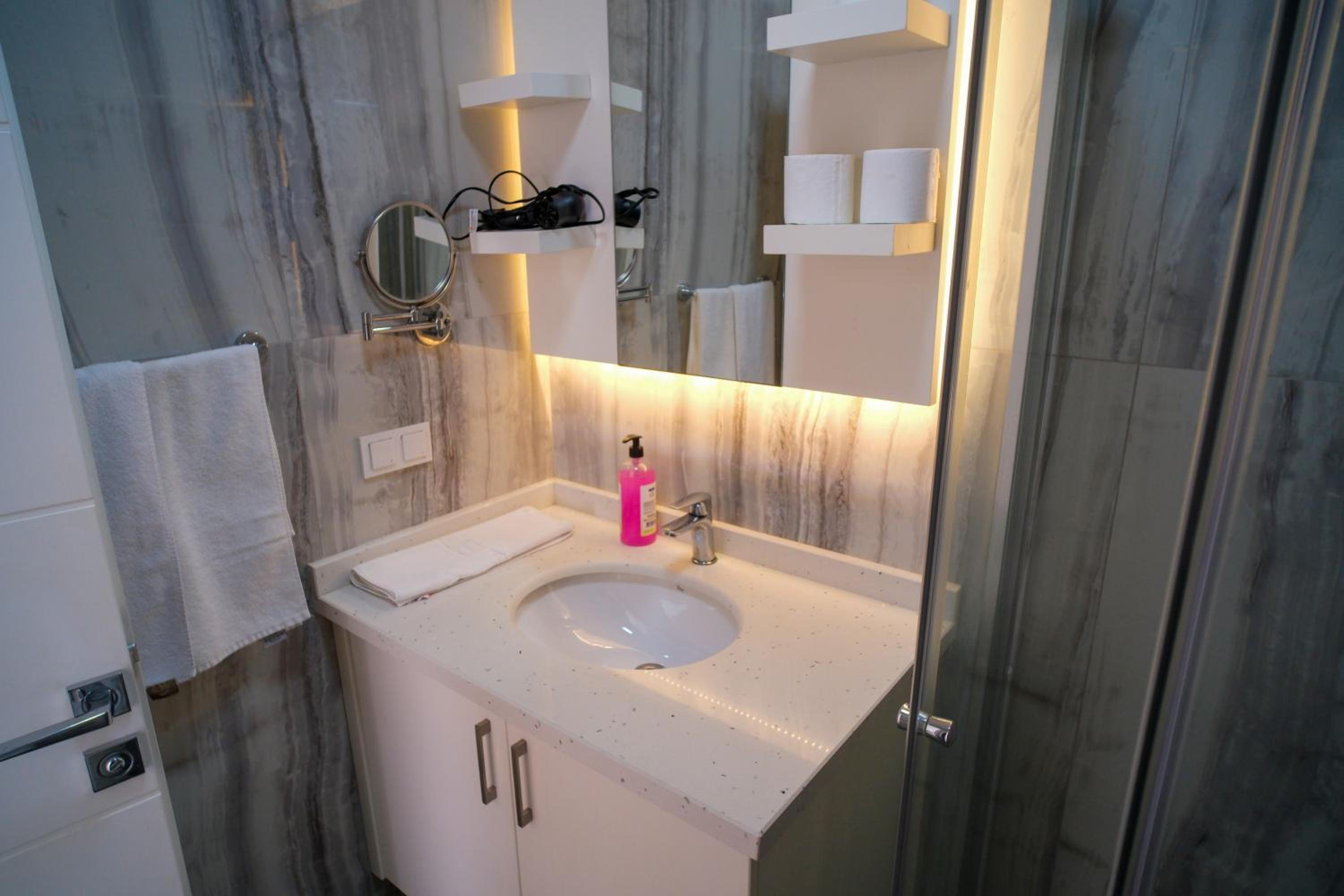 Graf Victor Otel - Image 66