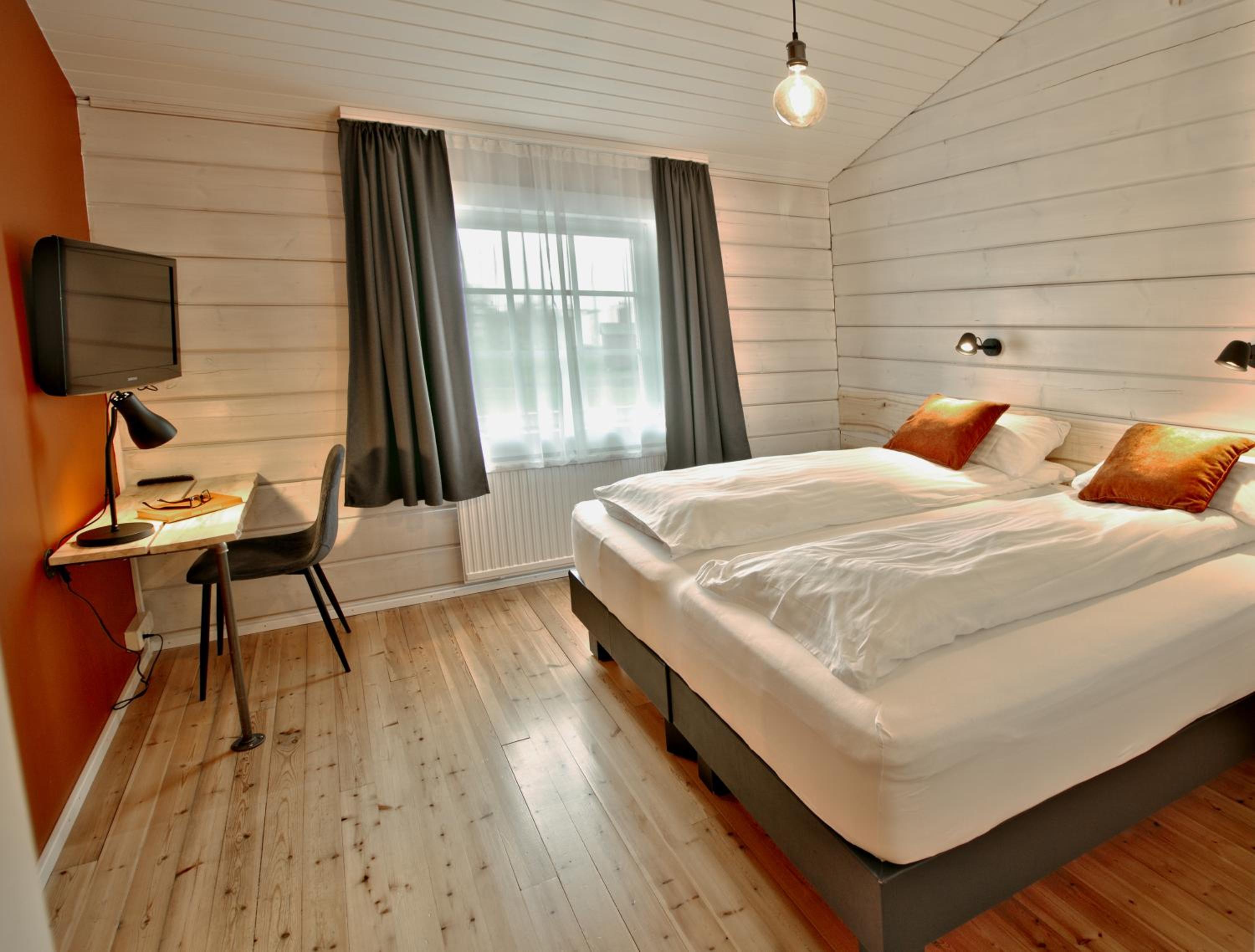 Fjordside Retreat Lodge