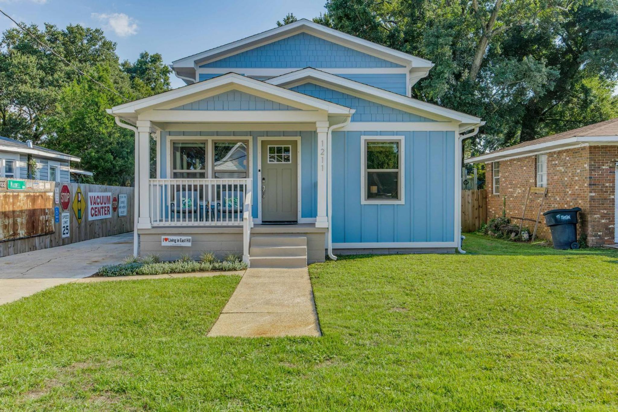 Family Gathering Place, 2 Houses Under 1 Roof, Close to Downtown!