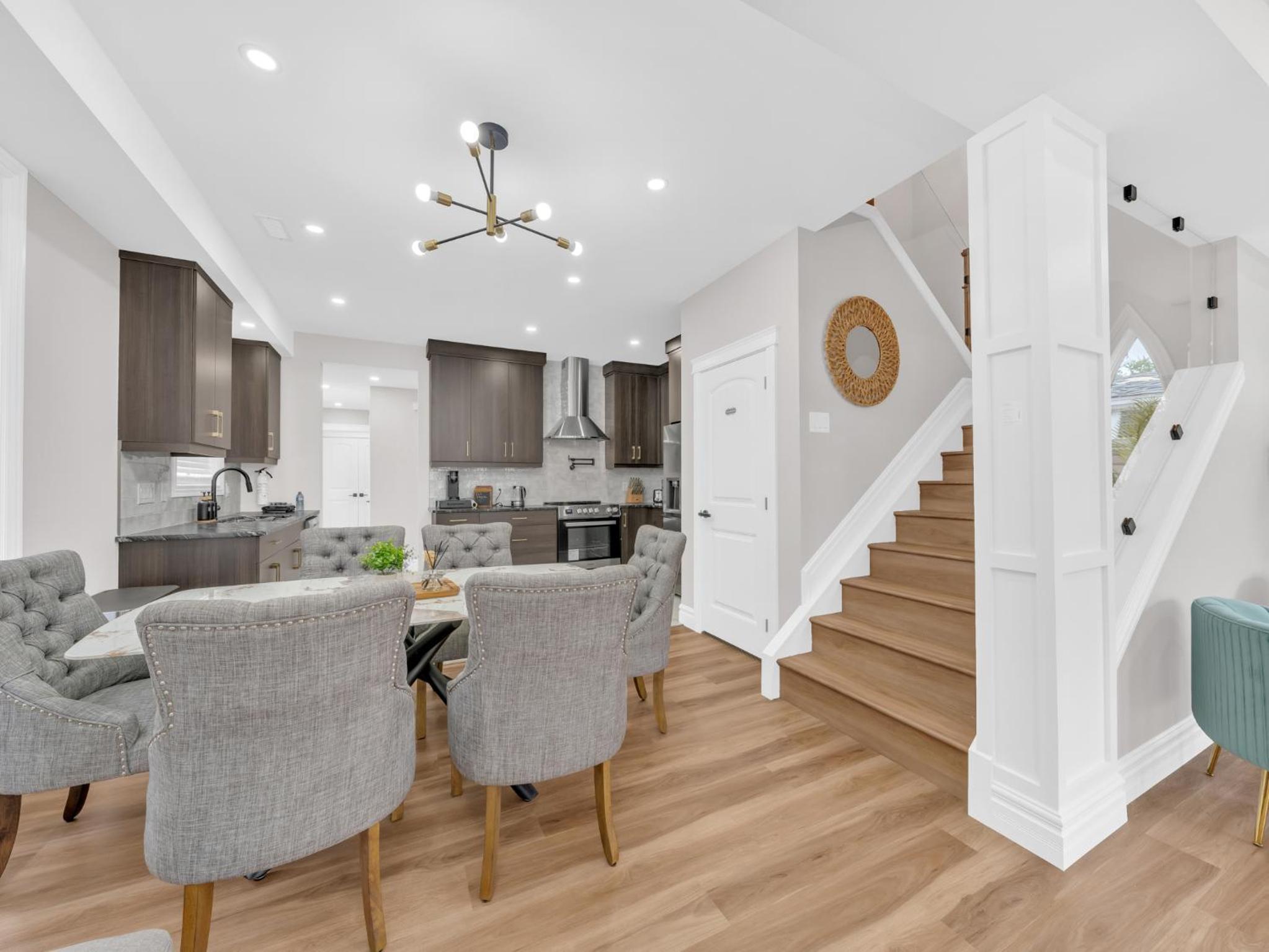 5 Bedrooms Modern Oasis in Downtown Area