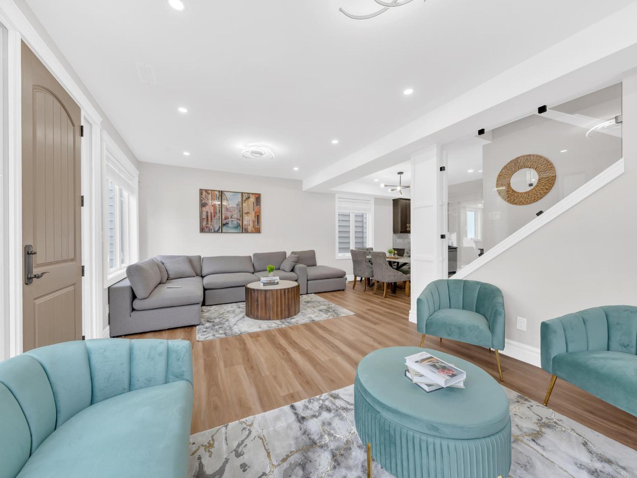 5 Bedrooms Modern Oasis in Downtown Area