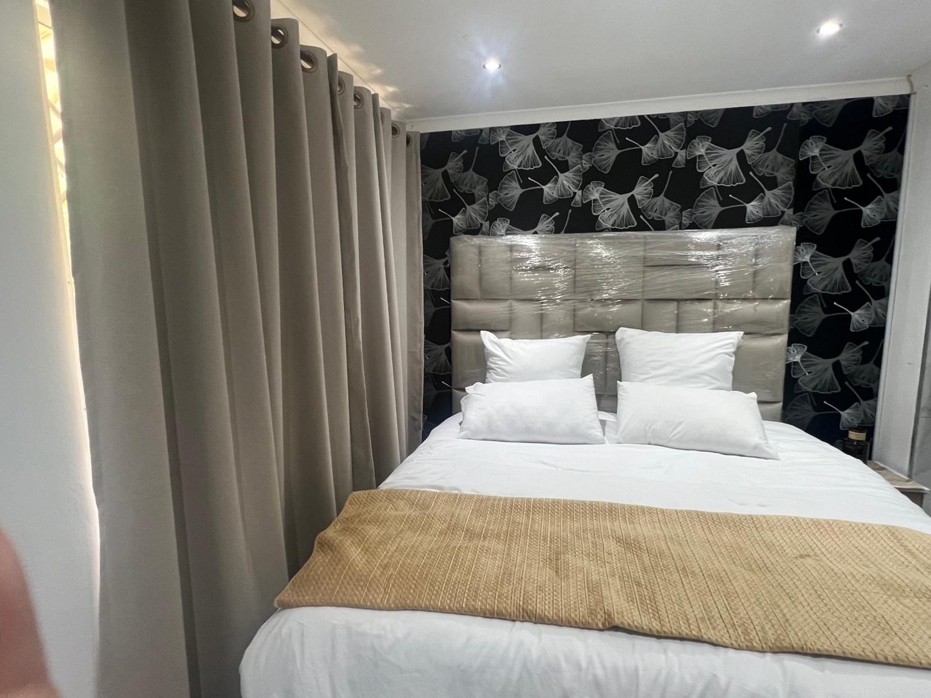 Luxury beach 2 bedroom apartment-46 Blue Largo view 3
