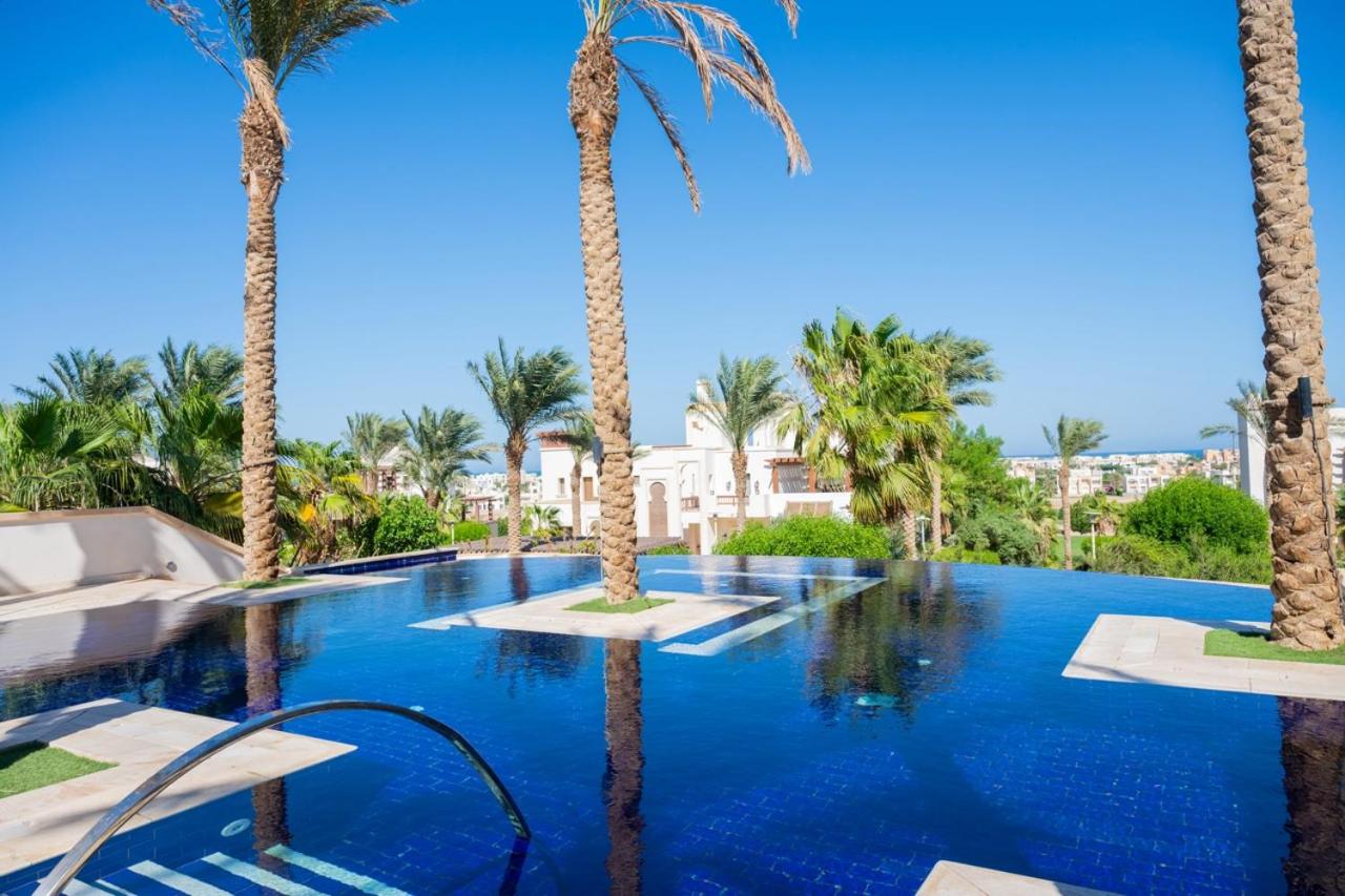 Nayah Stays, Ancient Sands Luxurious Pool Terrace Apartment