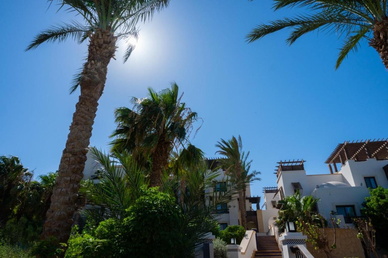Nayah Stays, Ancient Sands Luxurious Pool Terrace Apartment