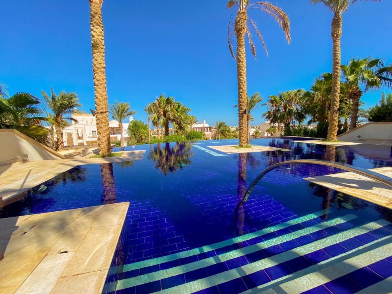 Nayah Stays, Ancient Sands Luxurious Pool Terrace Apartment