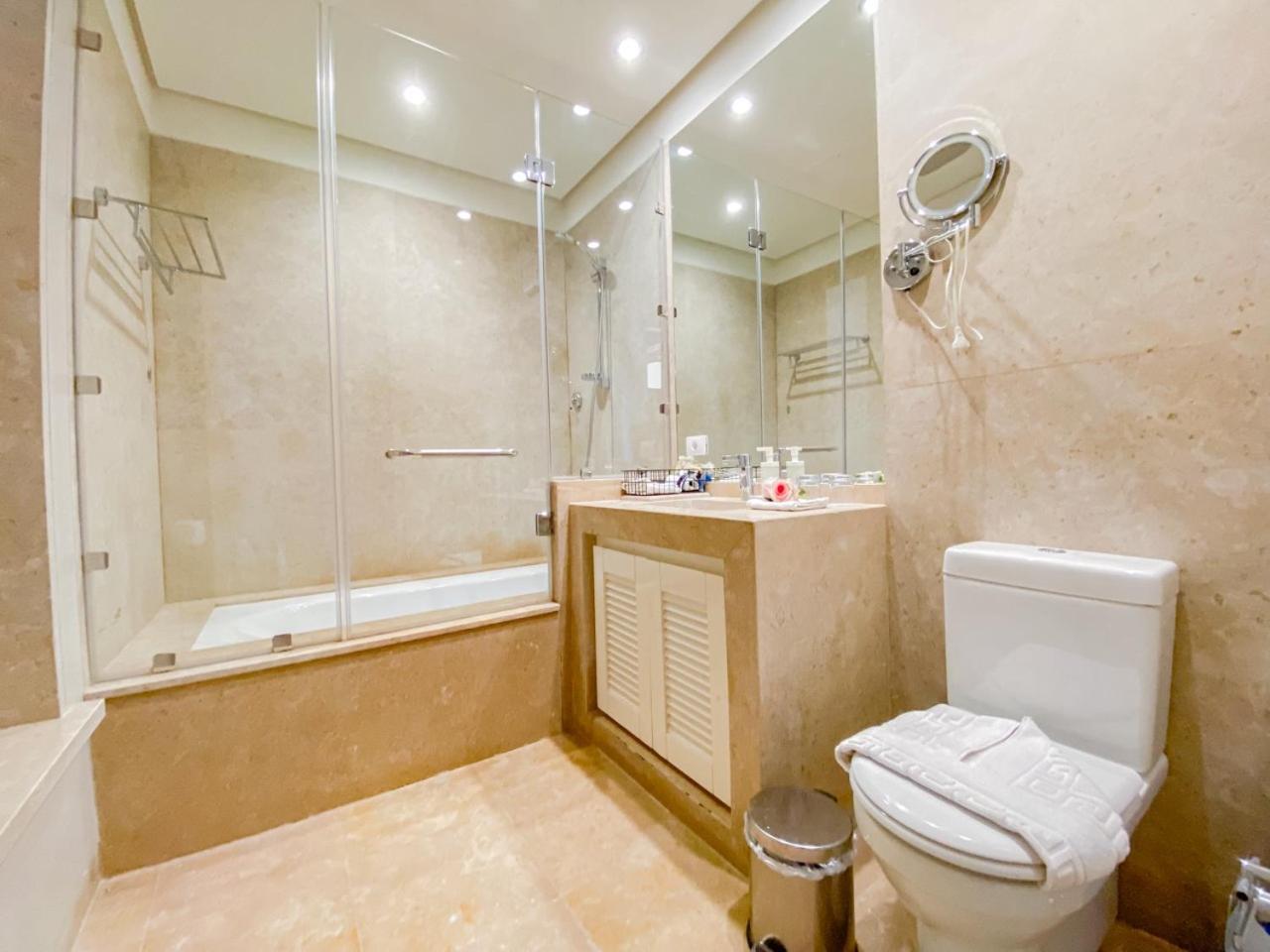 Nayah Stays, Ancient Sands Luxurious Pool Terrace Apartment