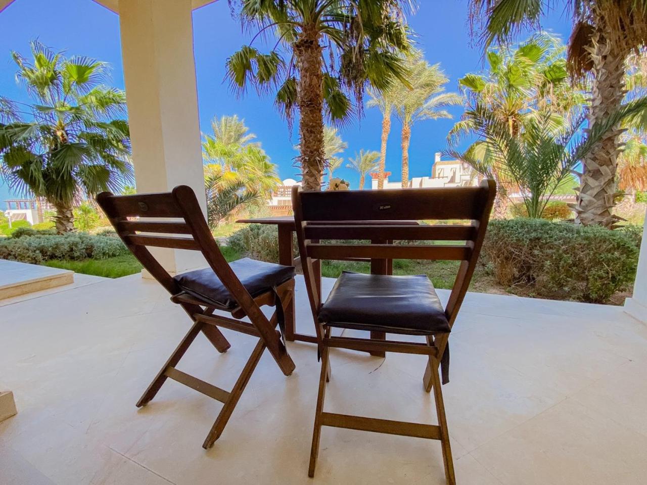 Nayah Stays, Ancient Sands Luxurious Pool Terrace Apartment