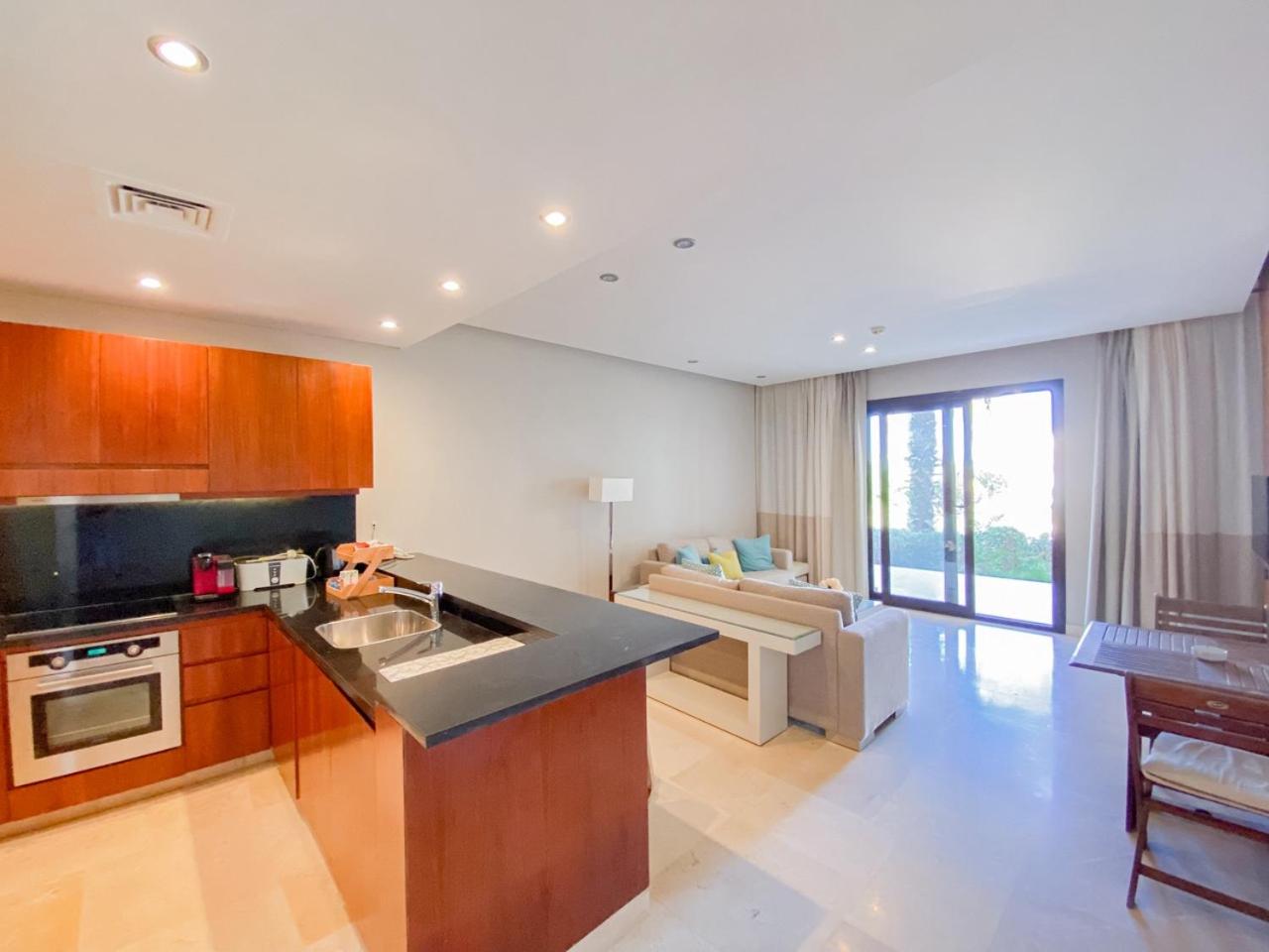 Nayah Stays, Ancient Sands Luxurious Pool Terrace Apartment
