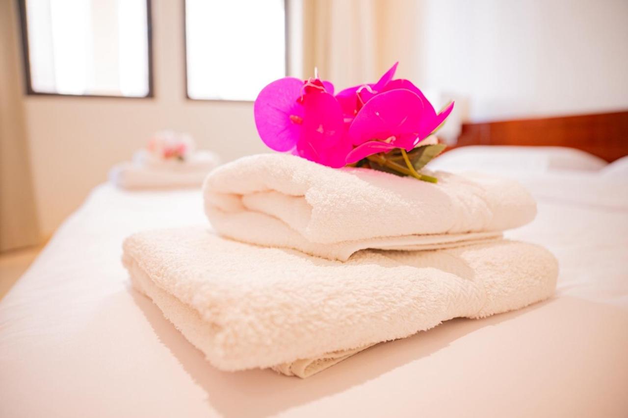 Nayah Stays, Ancient Sands Luxurious Pool Terrace Apartment