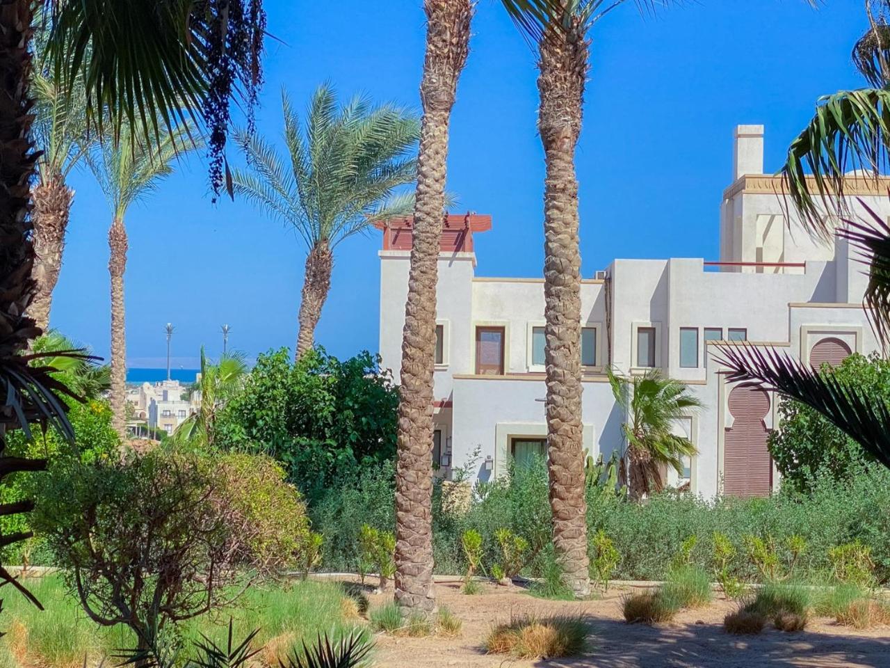 Nayah Stays, Ancient Sands Luxurious Pool Terrace Apartment