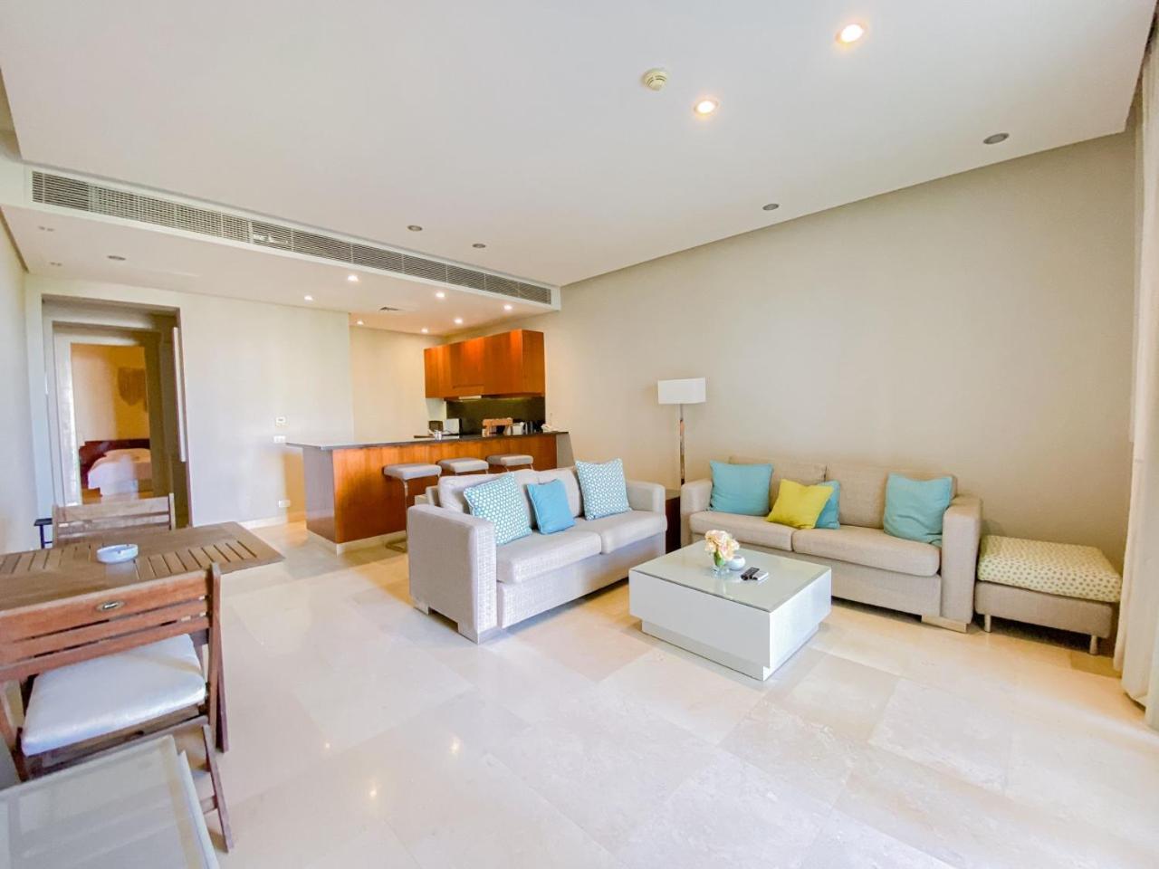 Nayah Stays, Ancient Sands Luxurious Pool Terrace Apartment