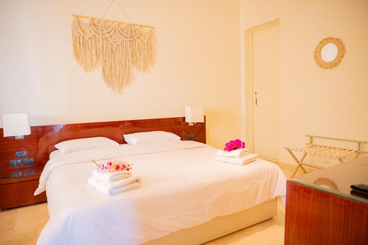 Nayah Stays, Ancient Sands Luxurious Pool Terrace Apartment