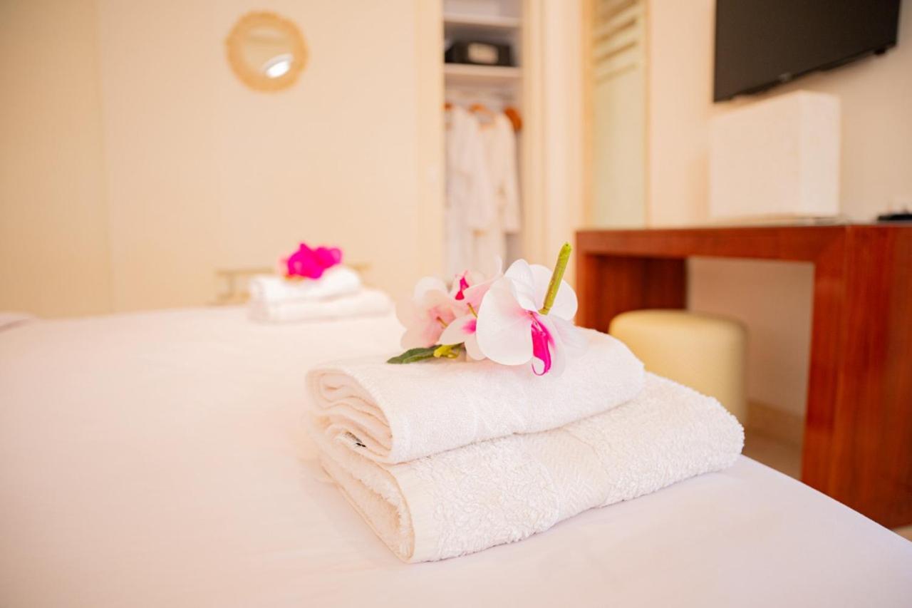 Nayah Stays, Ancient Sands Luxurious Pool Terrace Apartment