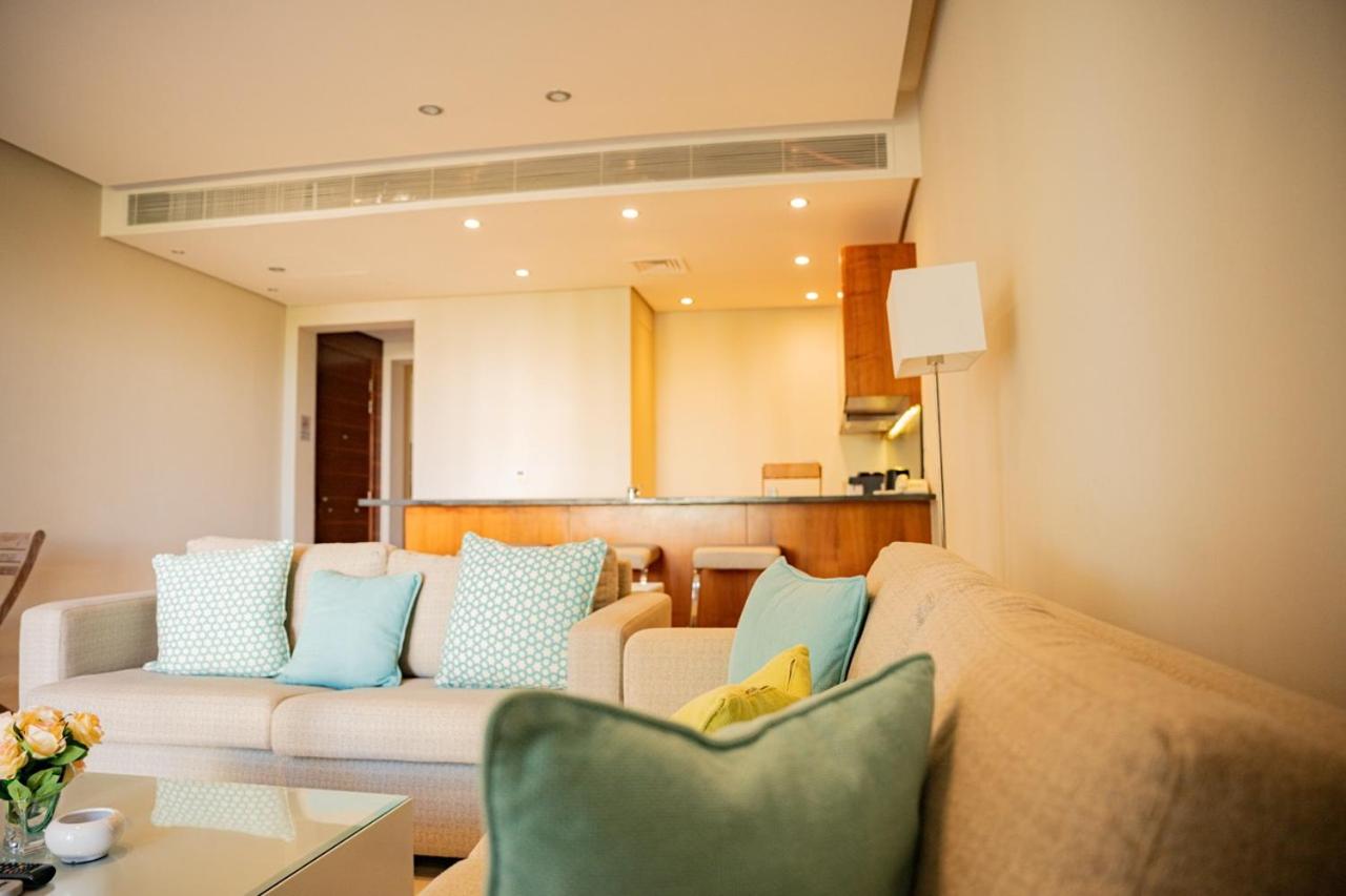 Nayah Stays, Ancient Sands Luxurious Pool Terrace Apartment