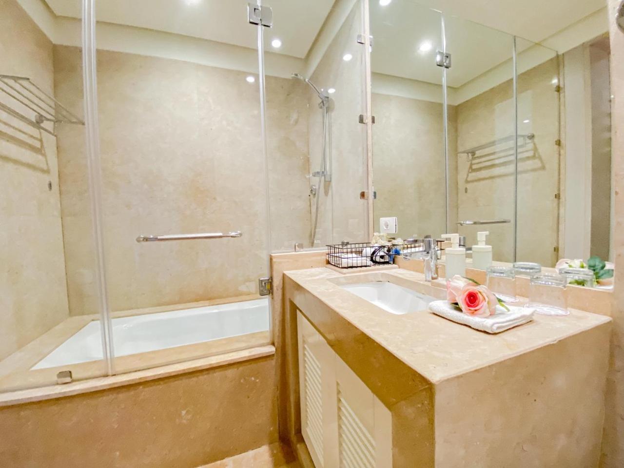 Nayah Stays, Ancient Sands Luxurious Pool Terrace Apartment