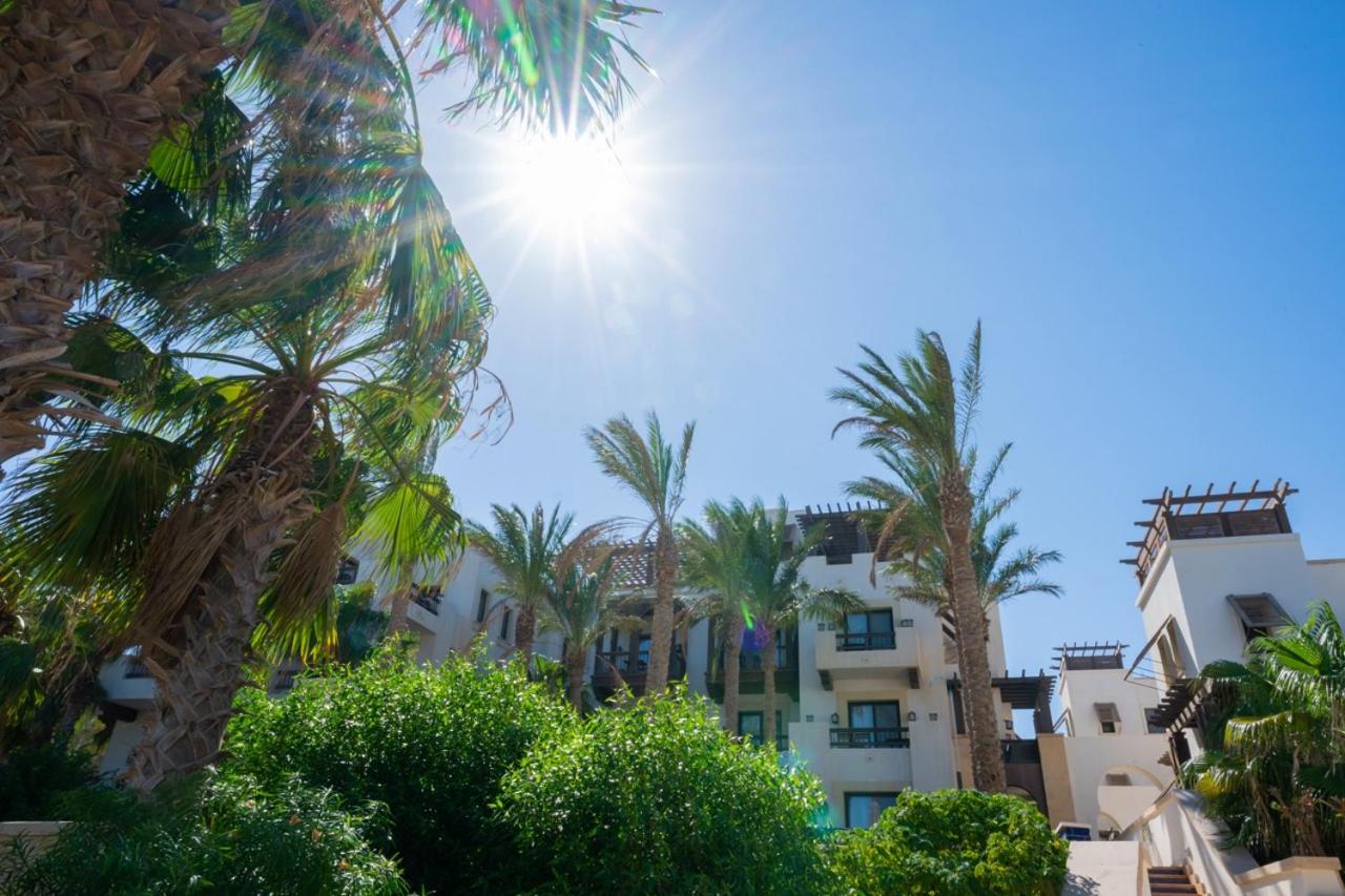 Nayah Stays, Ancient Sands Luxurious Pool Terrace Apartment