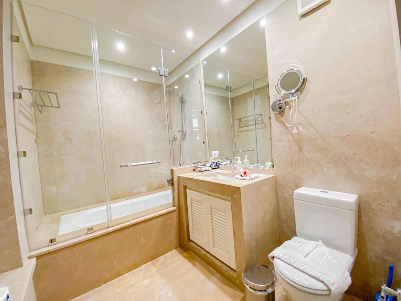 Nayah Stays, Ancient Sands Luxurious Pool Terrace Apartment