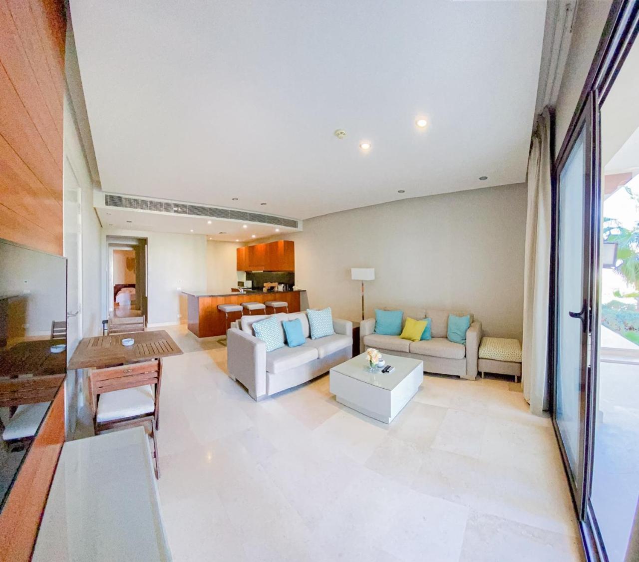 Nayah Stays, Ancient Sands Luxurious Pool Terrace Apartment