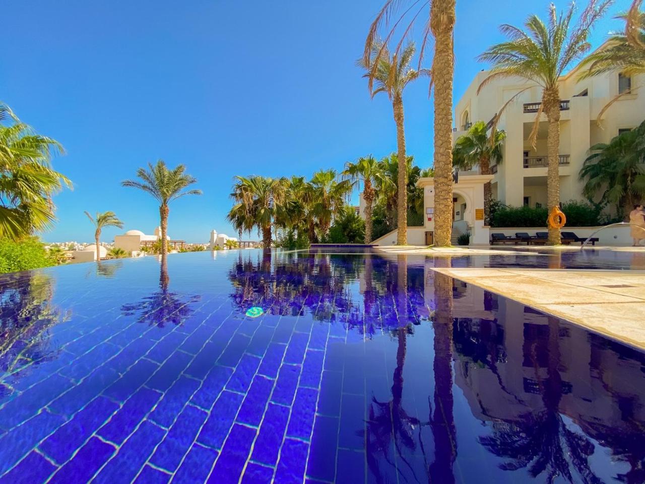 Nayah Stays, Ancient Sands Luxurious Pool Terrace Apartment